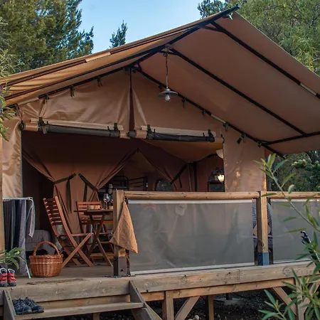 La Peiriere - En Pays Cathare Lodge *
